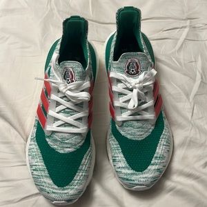 Like new worn once treadmill only Sz10 adidas Ultraboost 21 ‘white green’ no box
